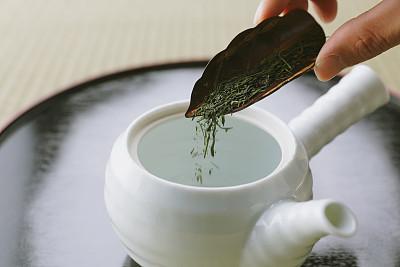 高血压患者适合喝茶吗？探索茶的健康益处与风险
